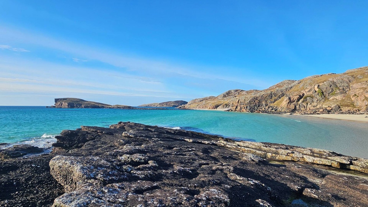 Oldshoremore Cabin | Oldshoremore Croft Cabin 2 minutes walk from the beach.