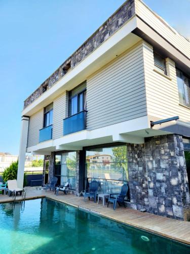 Lara Villa | OLDSKOOL VILLAS 15 minutes walk to LARA beach