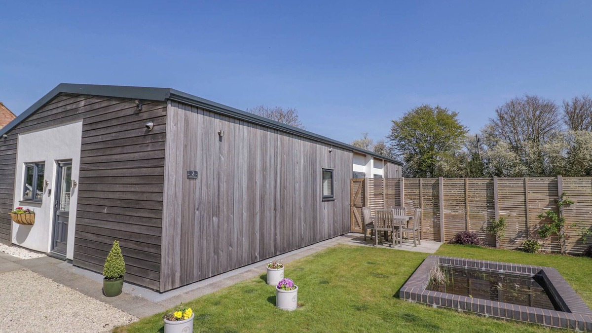 Kineton Cottage | OLDWYCHE BARNS, pet friendly, with a garden in Kineton