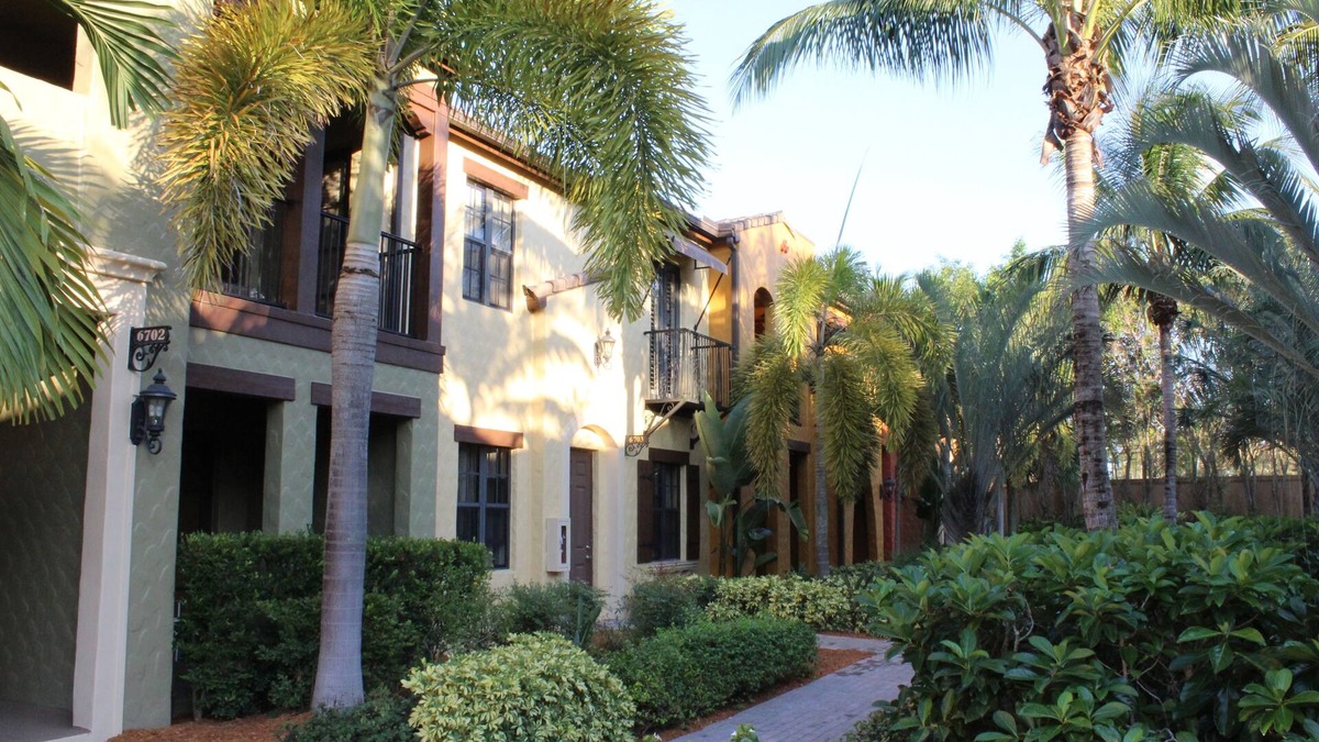 Ole Condo | Ole at Lely - Experience Naples in luxurious holiday rentals