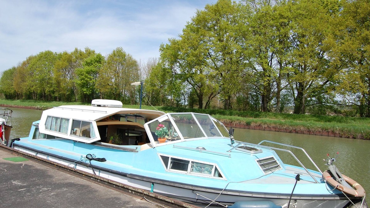 Nevers Boat Rental | OLEA boat - NIEVRE - MAGNY COURS - LA LOIRE