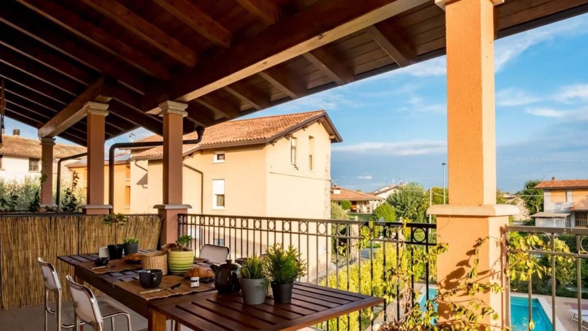 Vaccarolo Apartment | Oleander Residence with Balcony