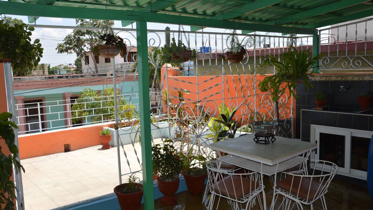 Granma House | Olga y Jose - Balcon de Bayamo