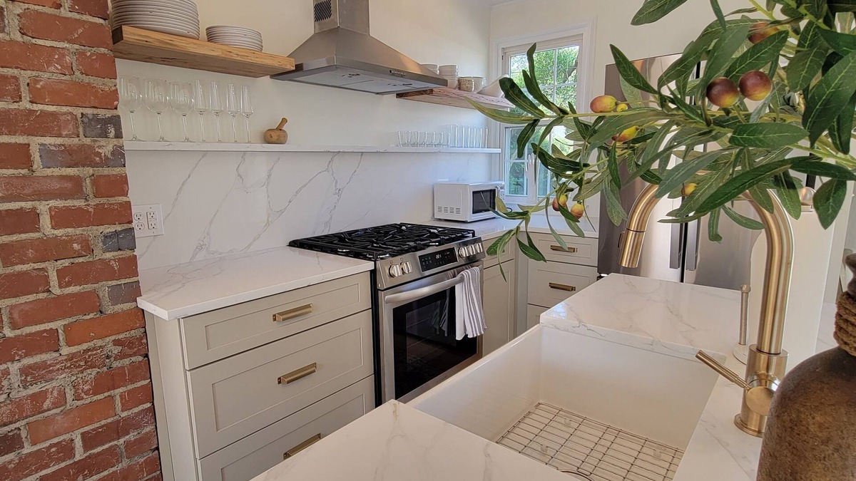 North Charleston House | Olive Branch Cottage, Historic Park Circle, Nearby Restaurants, Breweries & Bars