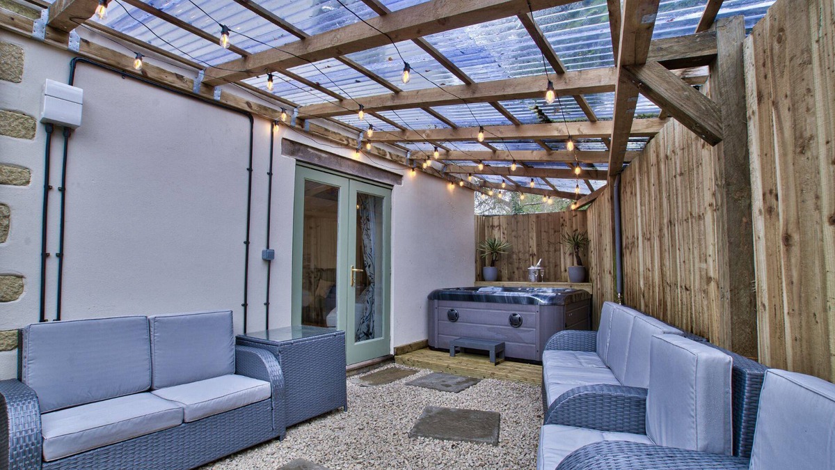 Black Bourton Cottage | Olive Cottage by Group Retreats - sleeps 11 guests in 5 bedrooms