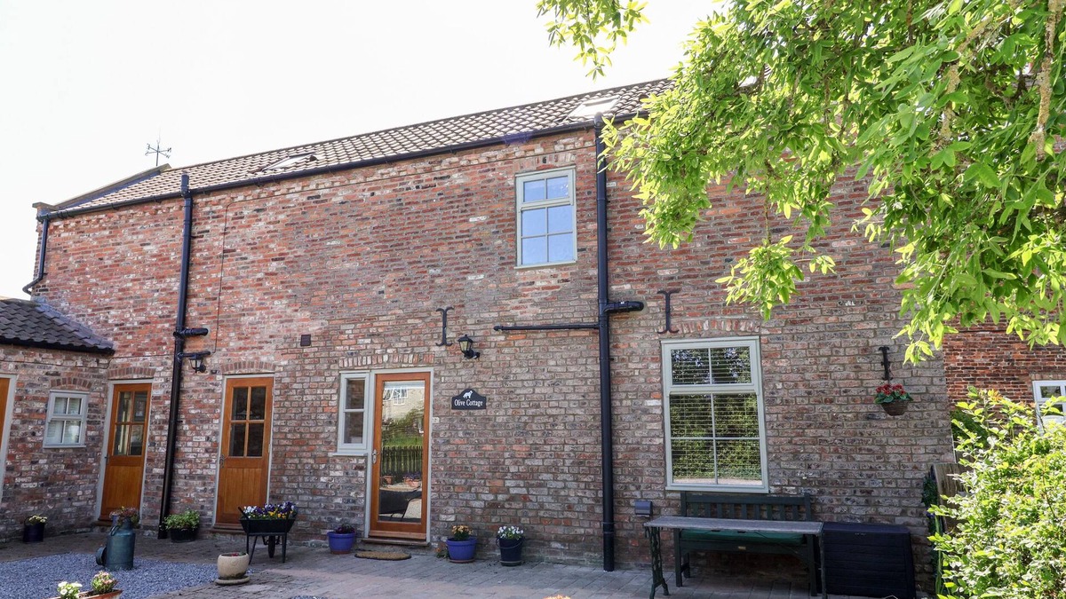 York Cottage | OLIVE COTTAGE, with a garden in York