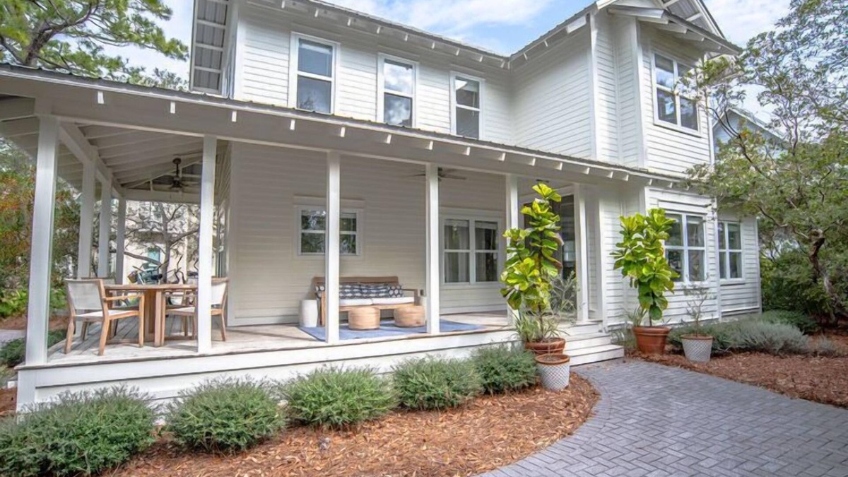Hammocks of Seagrove House | Olive's Cottage in The Hammocks/2 Pools/Short Walk to Beach/4 Bikes
