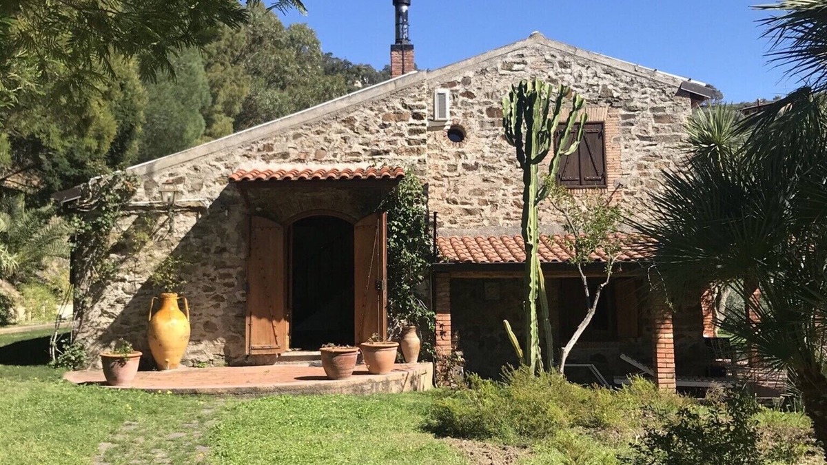 Capri Leone Cottage | OLIVE TREE CHARMING VILLA: WiFi AC huge garden sea 'n hills view porch bbq