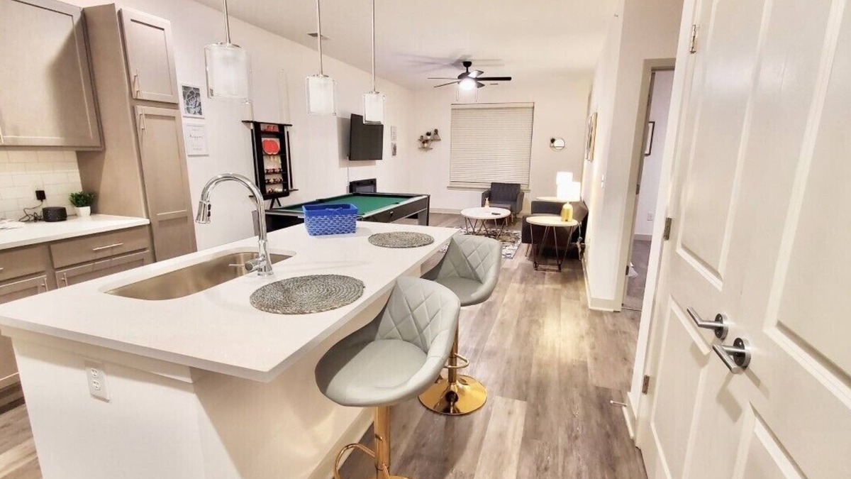 Whitestown Apartment | Oliver Capital | Cozy, Entertainment Suite