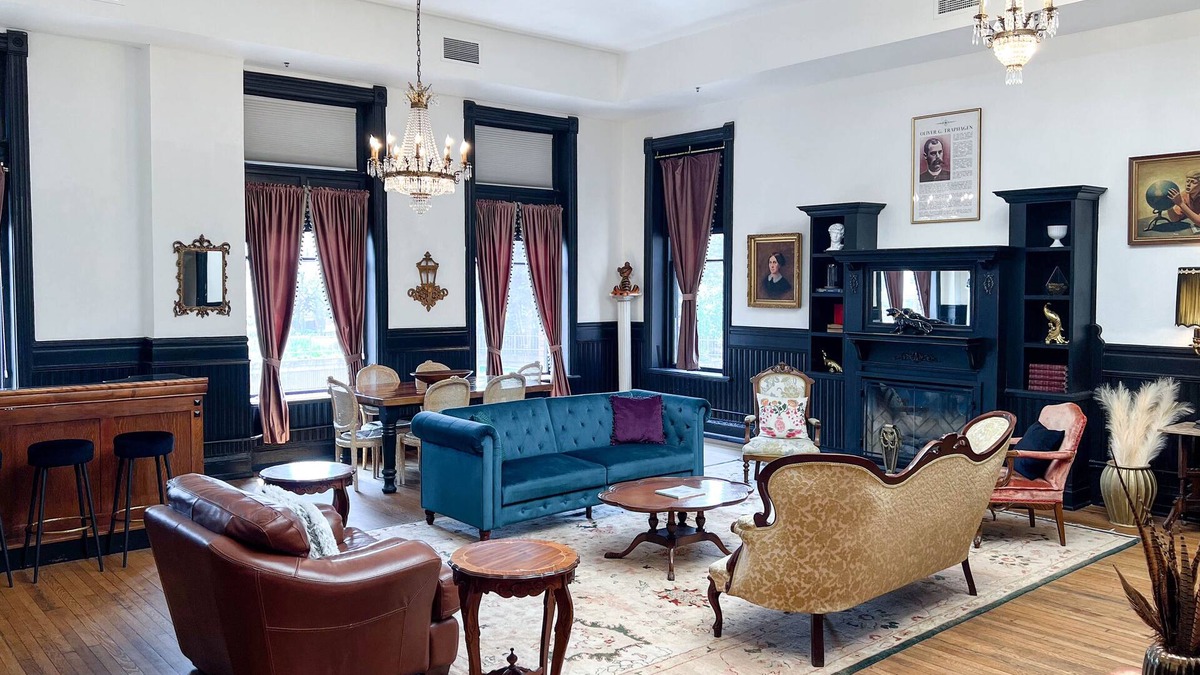 Downtown - Waterfront House | Oliver Inn | Suite 12 | The Grand Chamber
