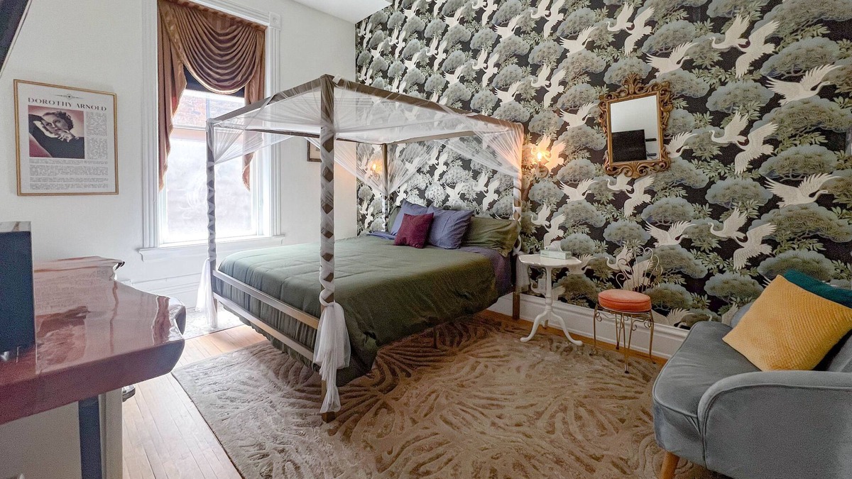 Downtown - Waterfront House | Oliver Inn | Suite 17 | Dorothy Arnold