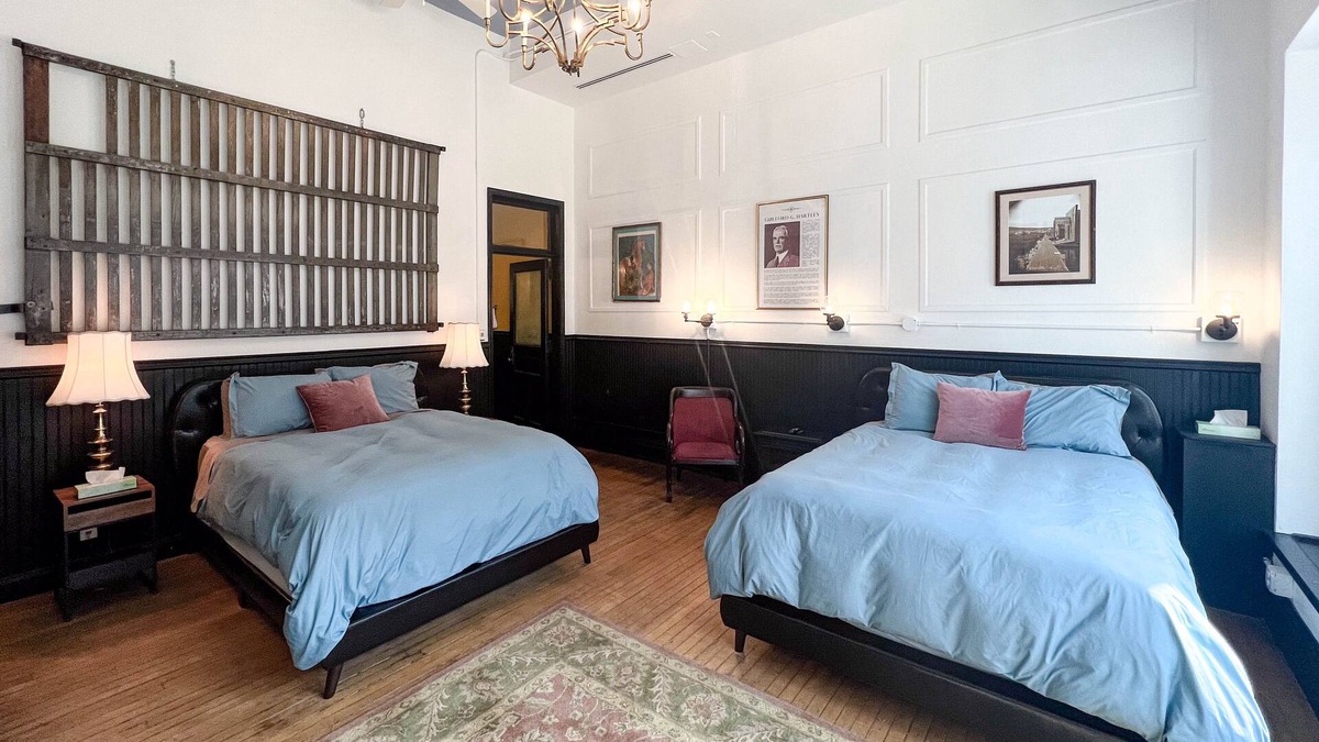 Downtown - Waterfront House | Oliver Inn | Suite 6 | Guilford & Caroline Hartley