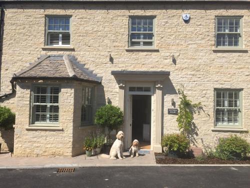 Shipton under Wychwood Apartment | Oliver's Studio at Oliver's Yard