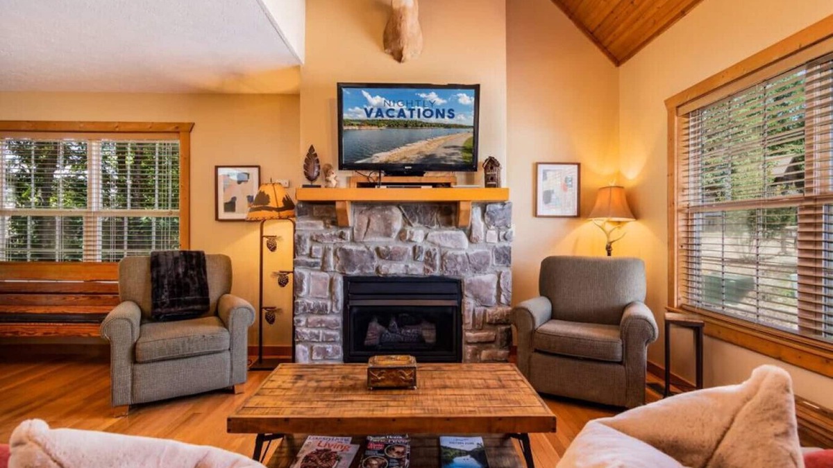 Reeds Spring Cabin | Olivia Court 10 min from silver dollar city
