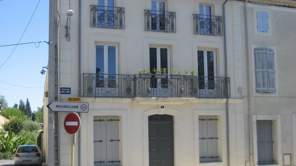 Capestang Apartment | Olivier, Luxury Apartment in Historic Village, 100 Metres from the Canal Du Midi