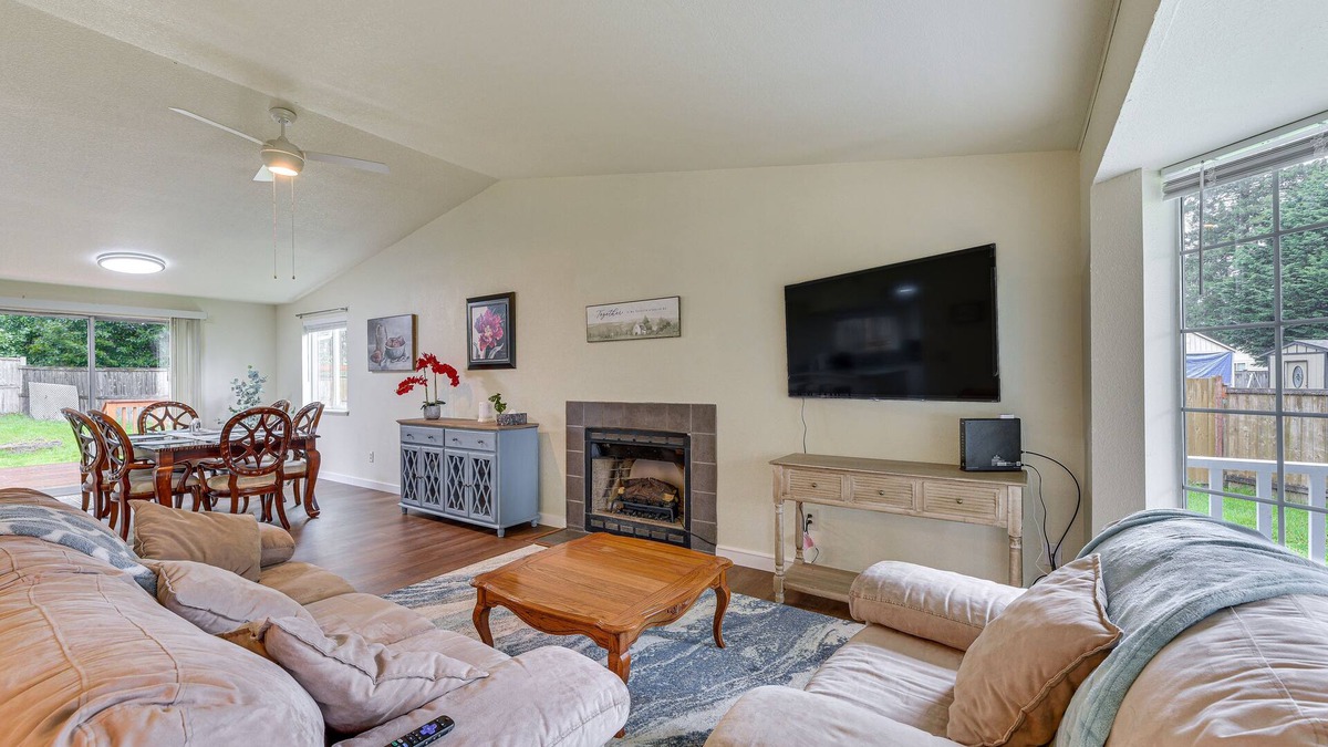 Tanglewilde-Thompson Place House | Olympia Home w/Deck ~ 7 Mi to Amtrak Train!