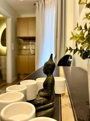 Mets Apartment | OlympianZeusApartment 2 4