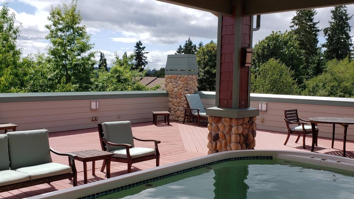 Bainbridge Island Condo | Olympic - Jacuzzi/swim spa/sauna - just a 10-minute walk to Downtown Bainbridge