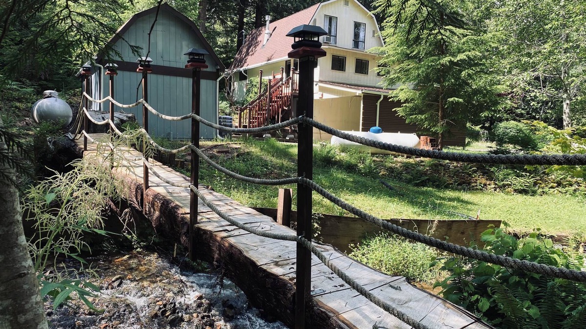 Brinnon Cabin | Olympic Wanderer Creekside Hot-tub Olympic Peninsula Nature Retreat