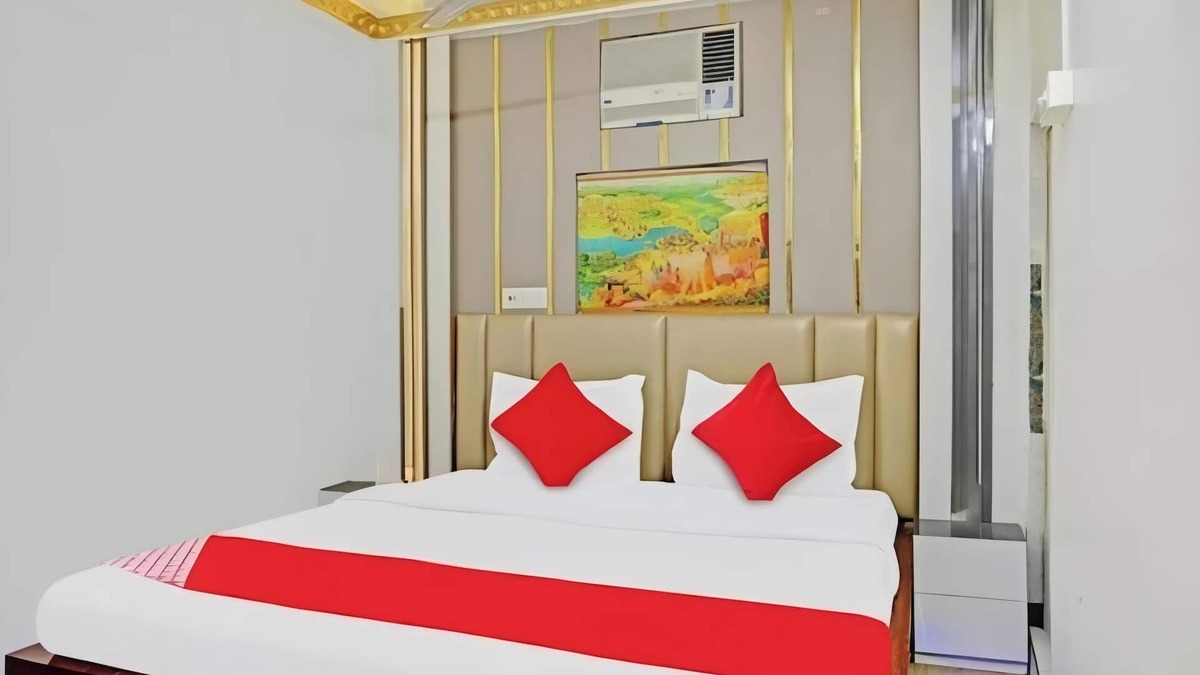 Kolkata House | Om Shanti Guest House - Near Ruby General Hospital and Science City