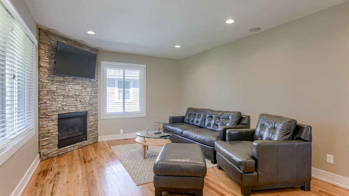 South Central Omaha House | *OMAHA'S BEST MIDTOWN CHARMER- MINS TO DOWNTOWN, UNMC, CWS, ZOO, CHI CEN!