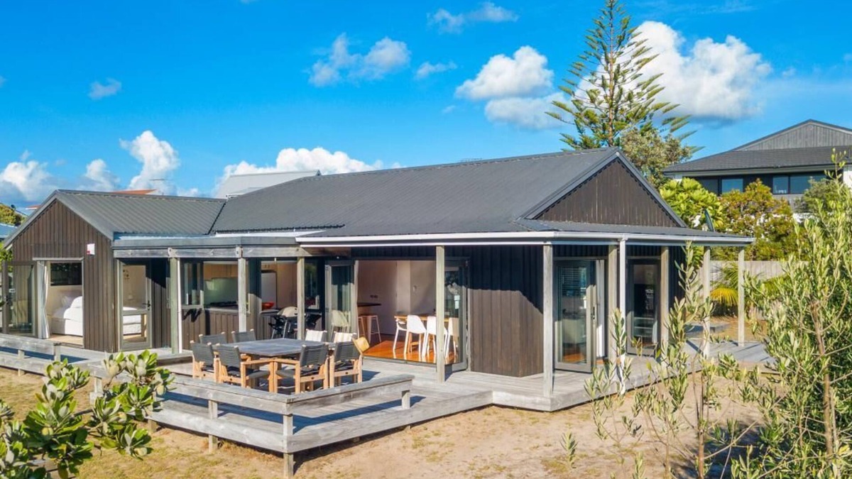 Omaha House | Omaha's Shore Thing