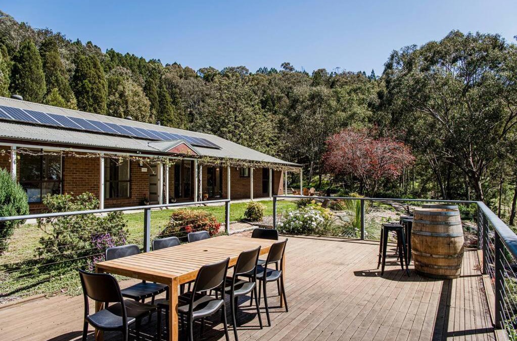 Central Mudgee House | 'Omaroo' Homestead Escape amongst Rolling Hills