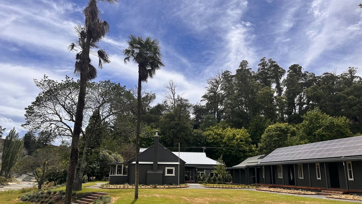 Puketapu House | Omatua - Riverside accommodation, events and functions.