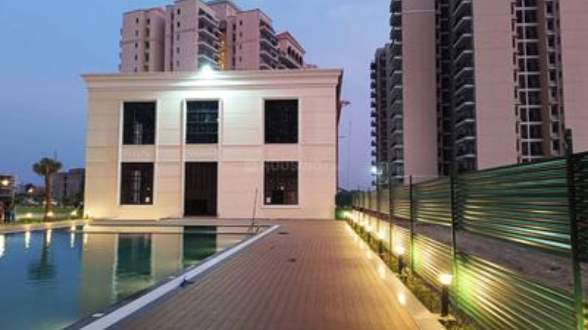 Naini Apartment | Omaxe 3-bedroom apartment near Kumbh Mela and Sangam