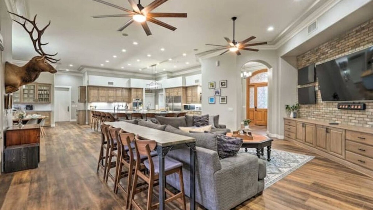Mesa House | Omega House w/Pool & Pickleball