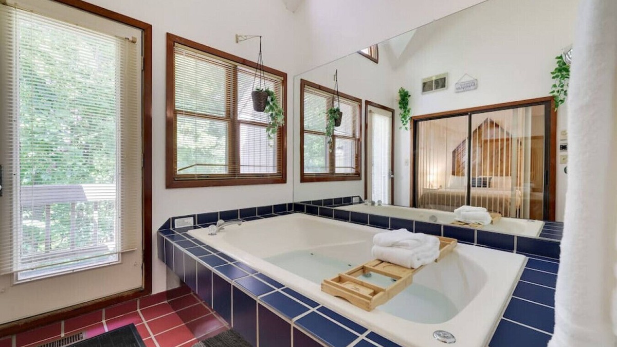 East Stroudsburg House | Omega · Omega Lounge -2BR Townhouse w/Jacuzzi-Shawnee Mtn