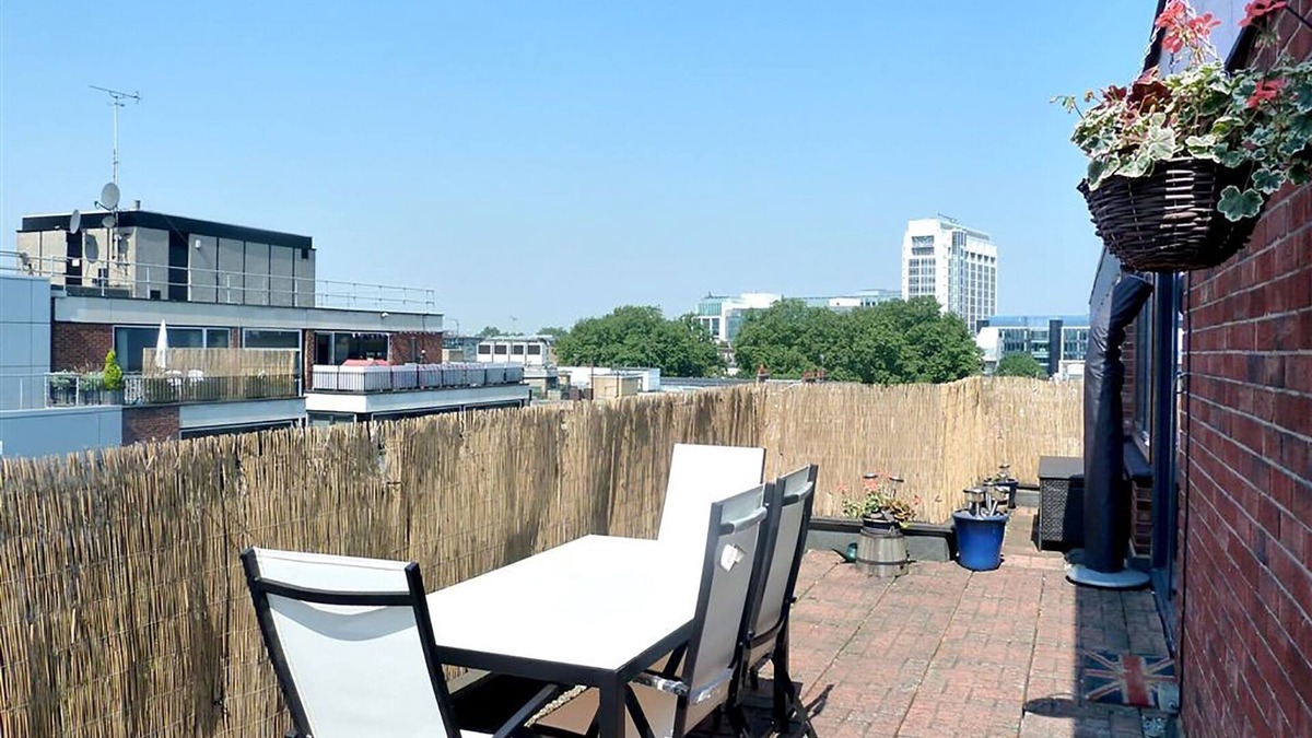 Fitzrovia Apartment | OMG! Central London Penthouse and Terrace, Fitzrovia W1. Close to Oxford Street