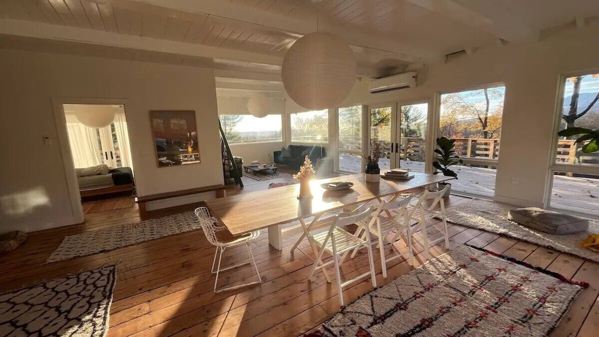 East Durham House | OMG Modern Country House wrap around deck beautiful sunrise walk to zoom flume.