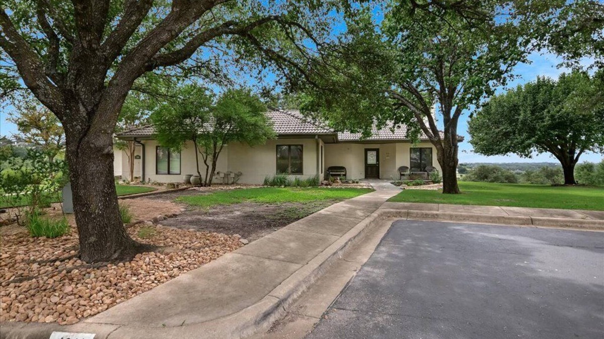 Barton Creek Lakeside Cottage | OMG! THAT VIEW! Cottage #20 in Barton Creek Lakeside-a private country club