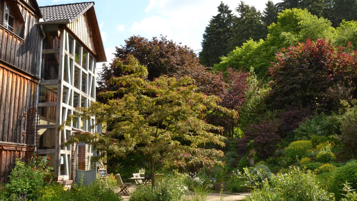Lindlar Apartment | Ommertalhof, garden paradise. A hidden gem