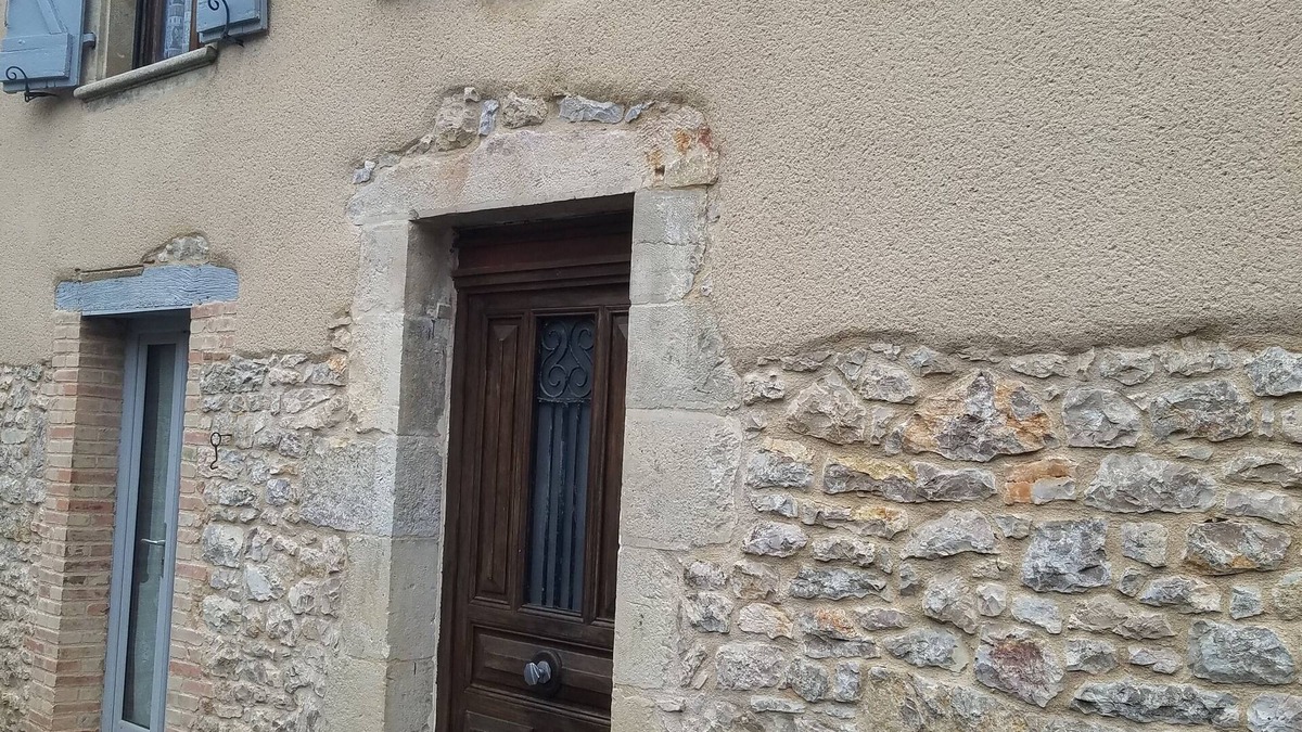 Bruniquel Apartment | On 1st floor, fully-equipped studio, bedroom, separate shower room for 2 people