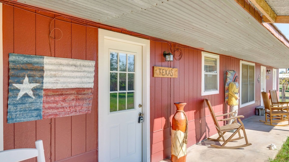 Carmine Apartment | On 60-Acre Farm w/Pond: Charming Carmine Studio!