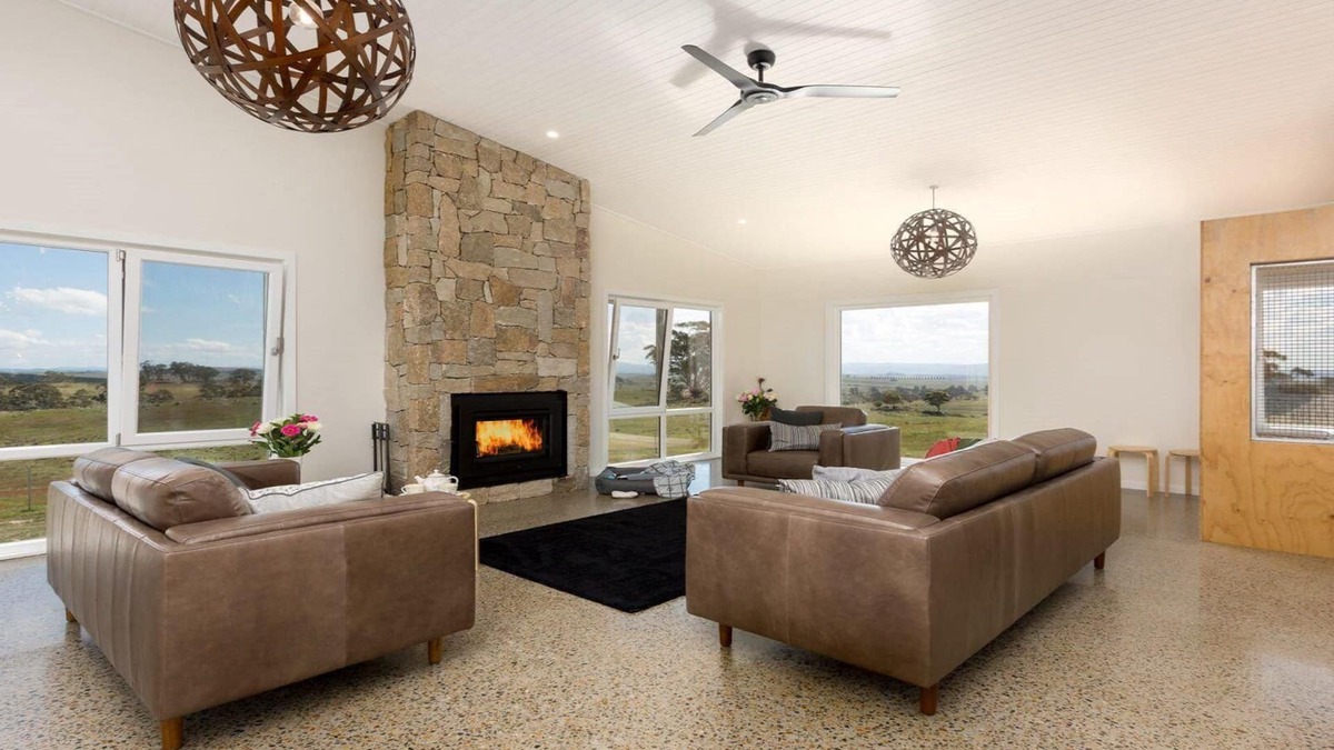 Durran Durra House | On a Hill – modern country home near Braidwood