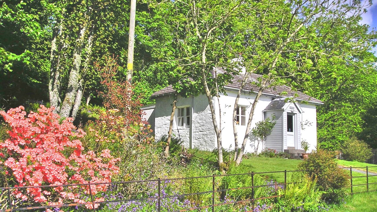 Lochgilphead Cottage | On a private hill farm estate. Set in stunning scenery close to the coast.