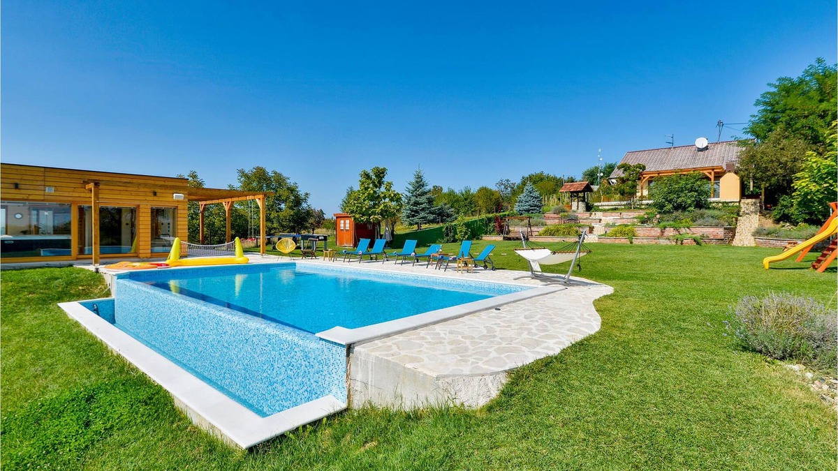 Sveti Juraj na Bregu House | On a small hill in Me?imurj, is located this beautiful vacation home with pool.