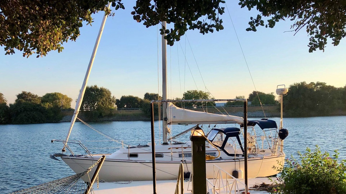 Walnut Grove House | On an ISLAND bring your BOAT 24 FT Private Dock & PET FRENDLY!