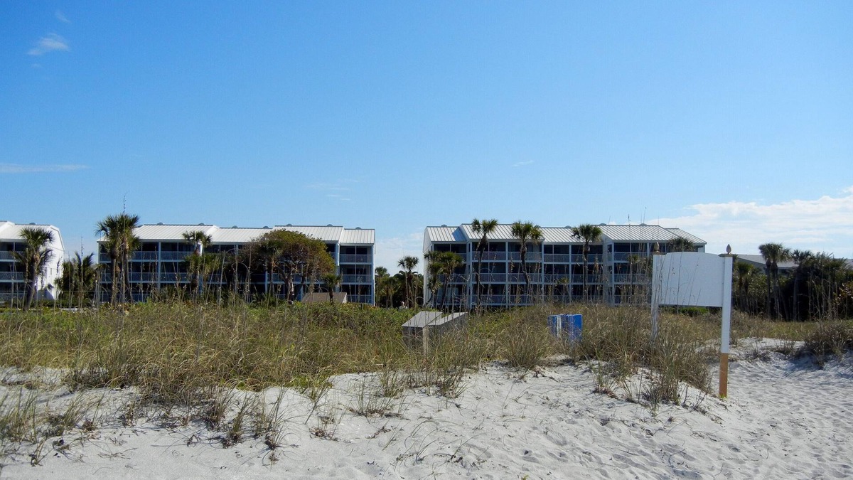 Captiva Condo | ON beach top two floors two kings one queen two sleeper sofa south seas resort