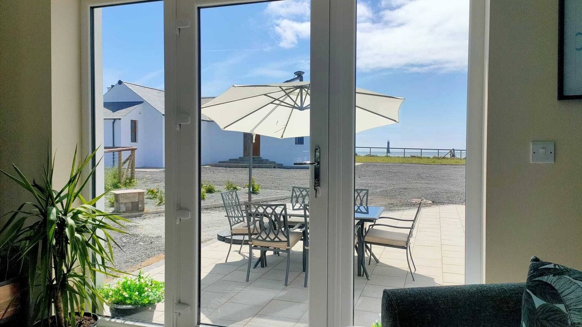 Newry House | On Cranfield beach modern house sea/mountain views