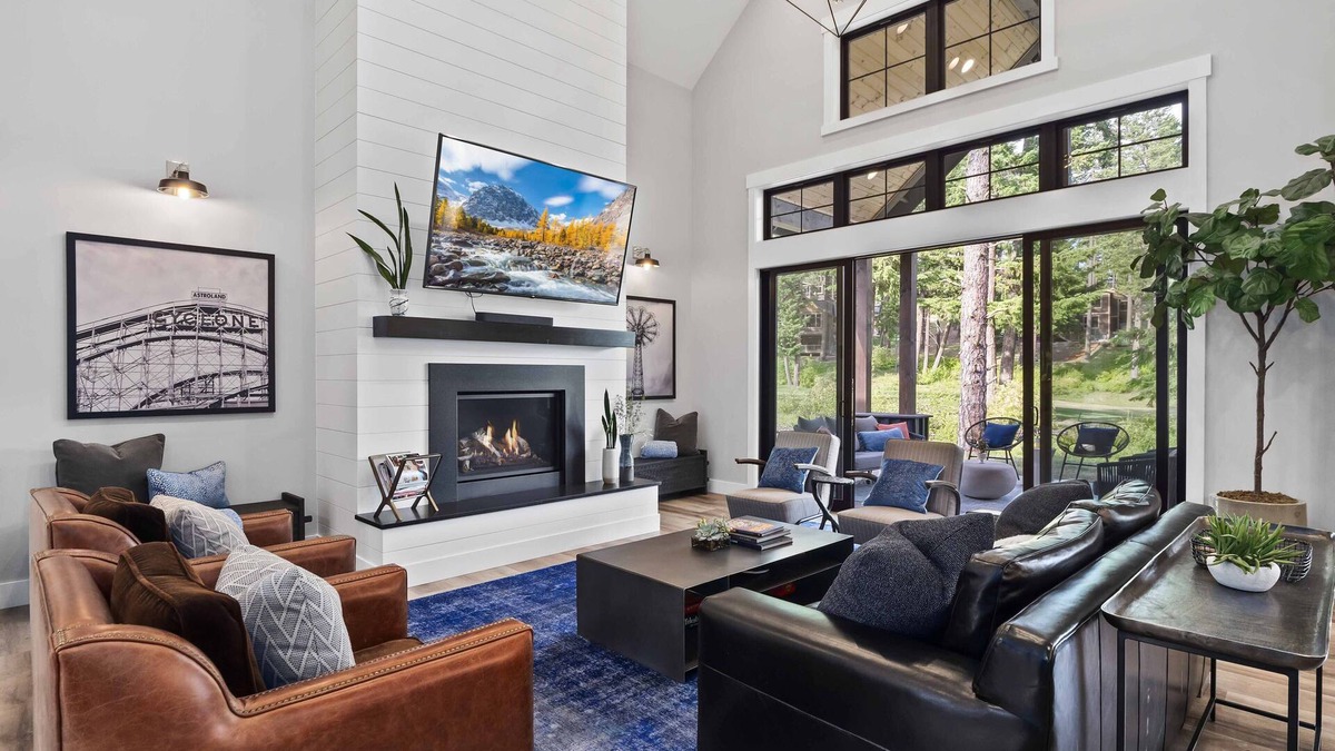 Cle Elum House | On Golf Course -4 King Suites + Bunk Suite -Walk to Winery- Dog Friendly