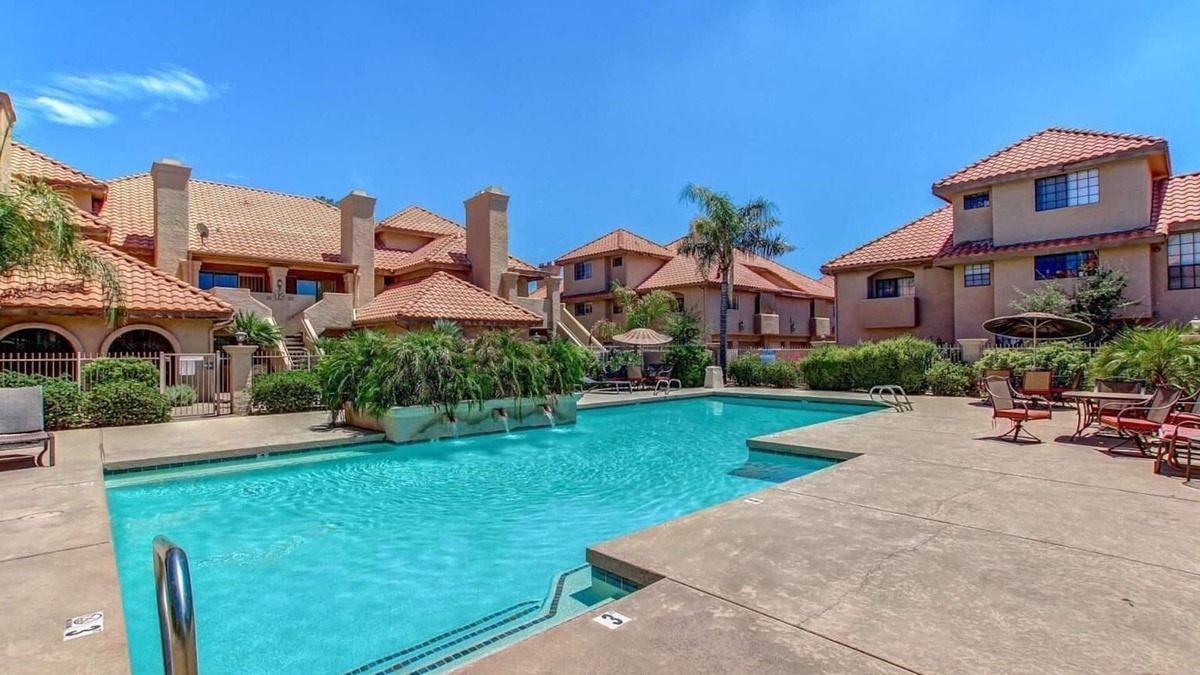 South Scottsdale Condo | On greenbelt, 2 Big Beds, 2 bathrooms, Garage, Fireplace, Heated Pool