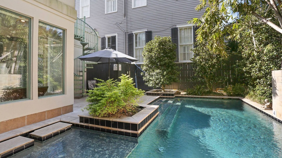 Audubon Condo | On Historic St Charles Avenue Streetcar Line with pool!