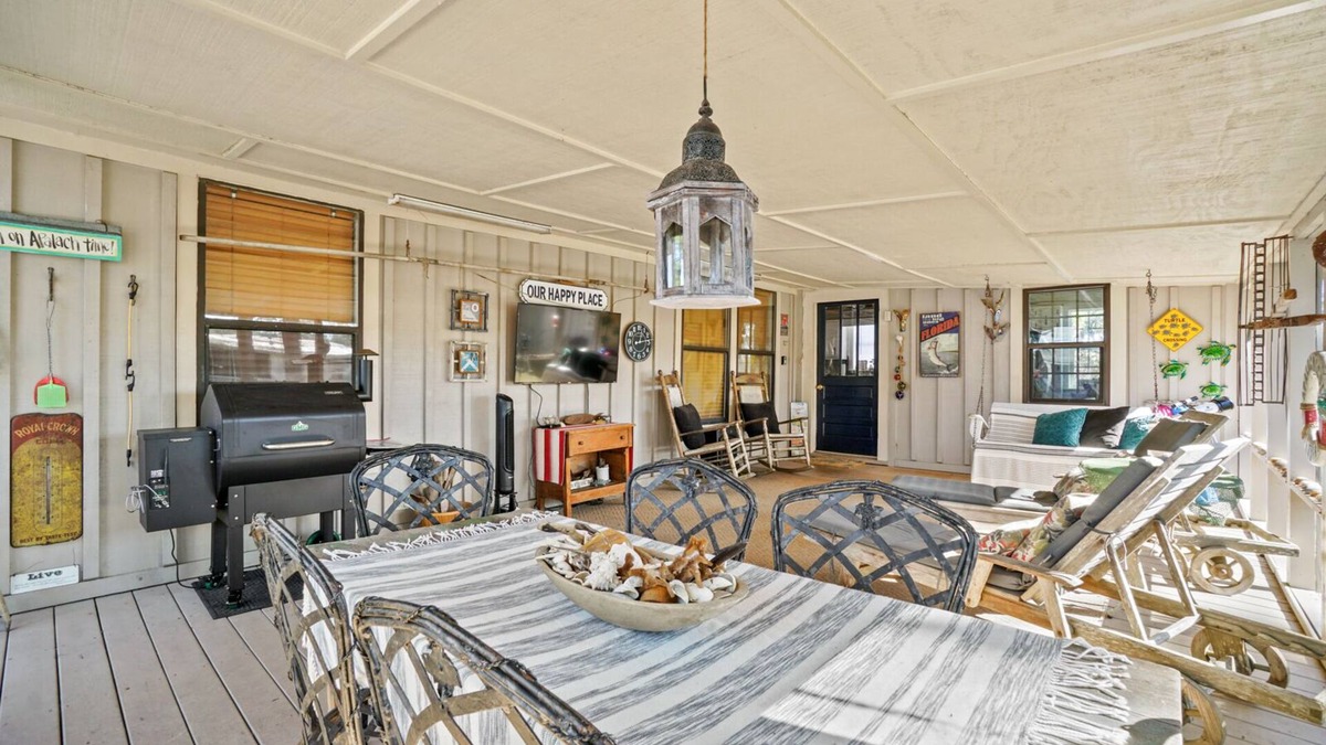 Indian Pass House | On Indian Pass! 4 Bedrooms, Sleeps 8, Boat Parking, Bikes, Pets Welcome!