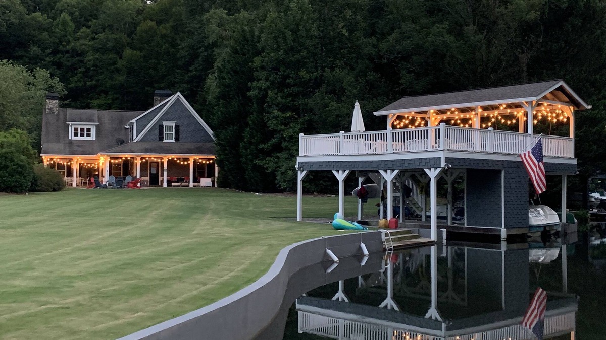 Wiley House | ON LAKE BURTON! LAKE HOUSE WITH BOAT DOCK! BOAT AVAILABLE FOR RENT!