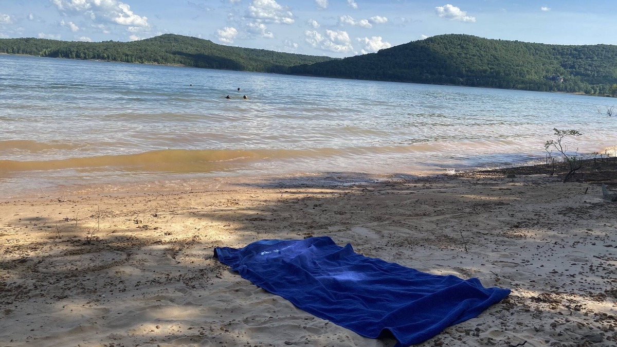 Shirley Cabin | On Lake Cabin w/ Beach on Greers Ferry Lake. NEW Hvac, Internet and Dish Network