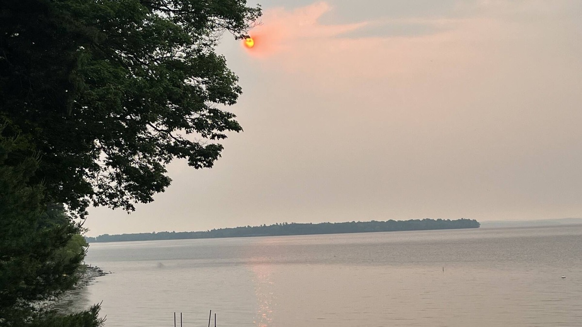 Port Douglass Cabin | On Lake Champlain at the foot of the Adirondacks. Lake access , mountain views
